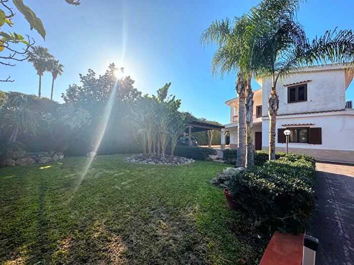 Casa con 7 locali in vendita in Via del Pellicano, Siracusa