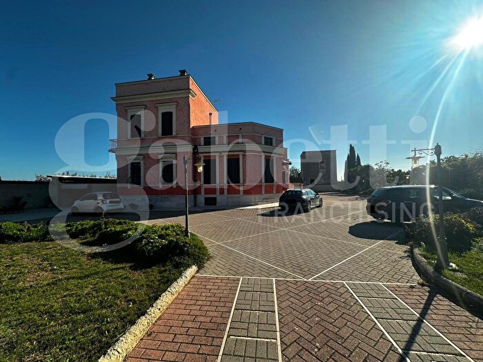 Casa con 7 locali in vendita in Via Carrara Lama di Macina, Bisceglie