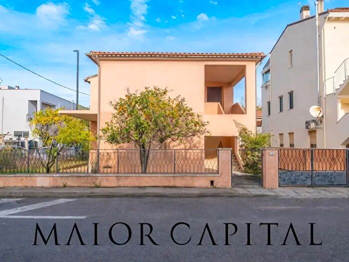 Casa con 7 locali in vendita in Olbia