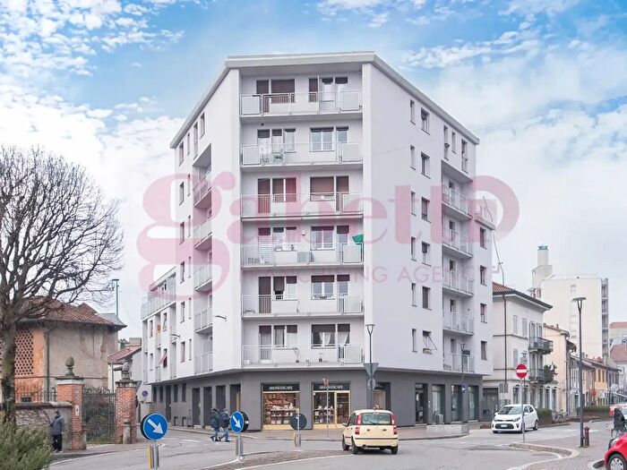 Appartamento trilocale in vendita in Piazza Roma, Mariano Comense