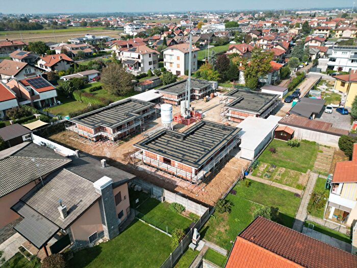 Casa quadrilocale in vendita in Via Galvani, Cogliate