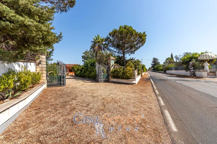 Casa con 6 locali in vendita in Strada Comunale Tuglie, Neviano