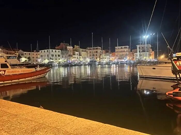 Appartamento quadrilocale in vendita in Via Amendola, La Maddalena
