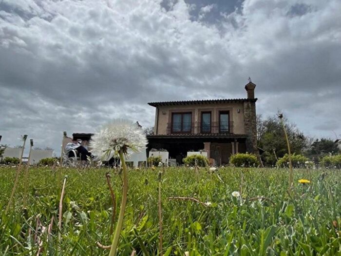 Casa con 6 locali in affitto in Loc Montanaldo, Gubbio