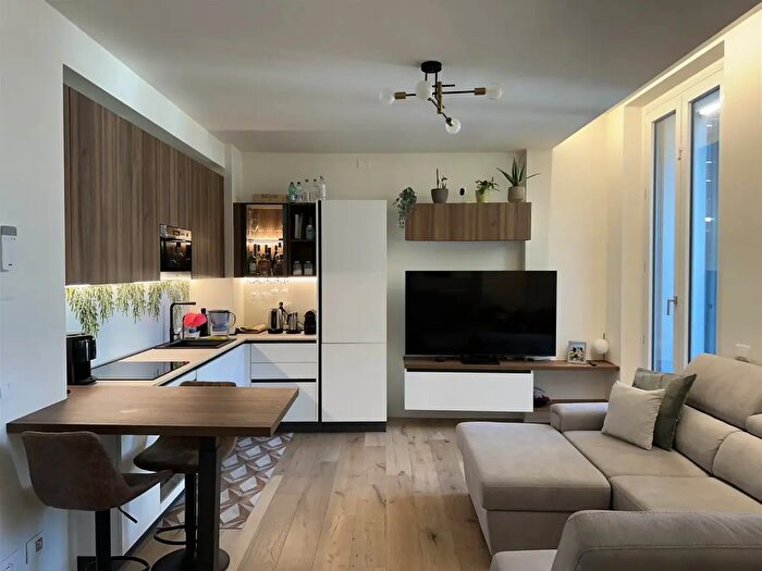 Appartamento trilocale in affitto in Via Sansovino, Milano