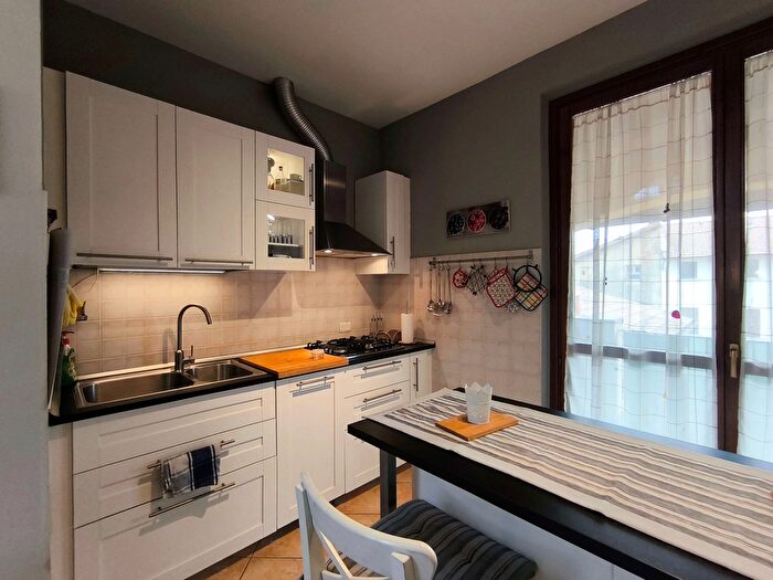 Appartamento trilocale in vendita in Via Moro da Fenegrò, Fenegro