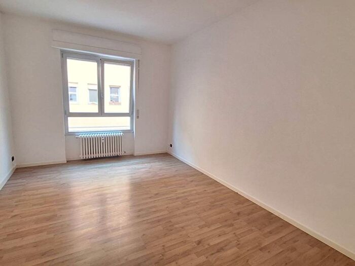 Appartamento trilocale in affitto in Via Domenico Cucchiari, Cenisio, Milano
