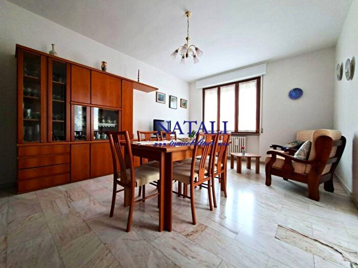 Appartamento trilocale in affitto in Via Carlo Cattaneo, Flora, Legnano