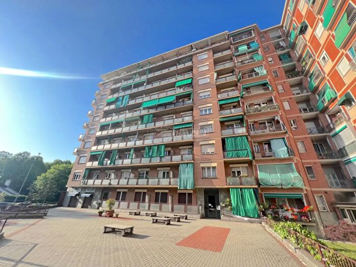Appartamento trilocale in vendita in Via Gottardo, Torino
