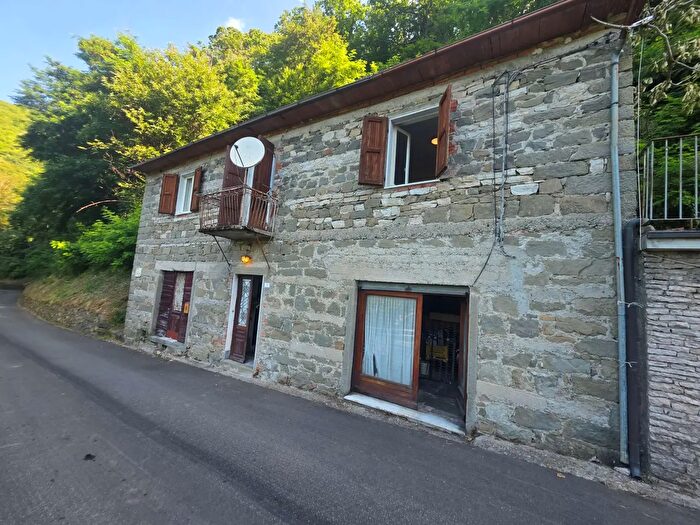 Casa con 7 locali in vendita in Rocca di Soraggio, Sillano Giuncugnano