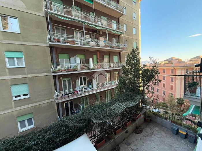 Appartamento con 6 locali in vendita in Via Cesare Cabella, Genova