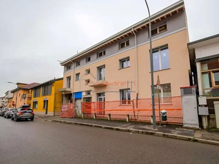 Appartamento quadrilocale in vendita in Via FLli Rizzardi, Milano