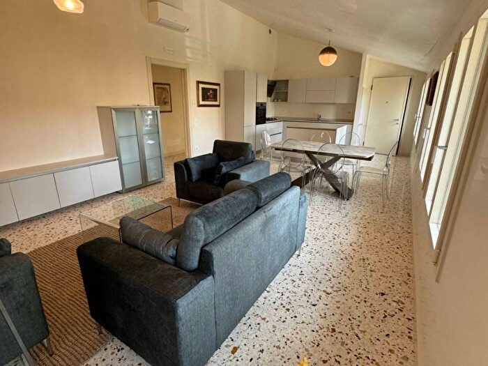 Appartamento quadrilocale in affitto in Via Indipendenza, Centro, Arcade