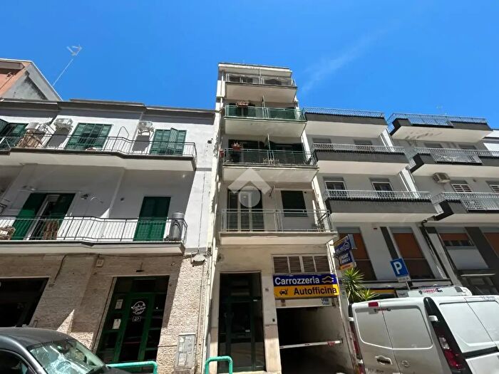 Appartamento trilocale in vendita in Via Edmondo De Amicis, Bari