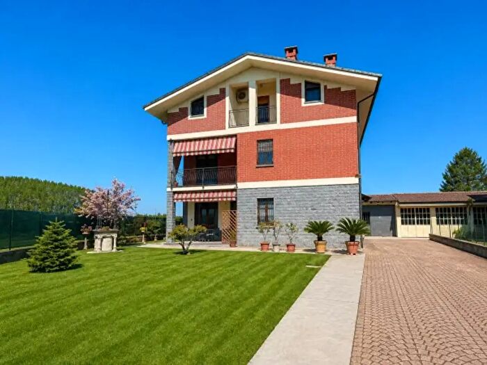 Casa con 6 locali in vendita in Via Rovarino, Caramagna Piemonte