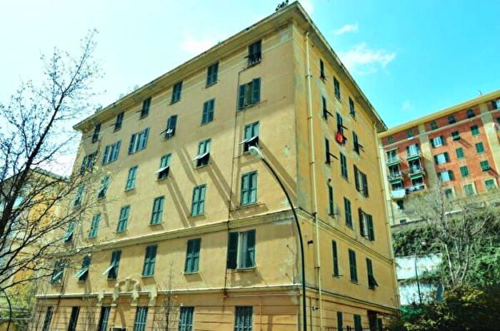 Appartamento con 6 locali in vendita in Via Ambrogio Spinola, Genova