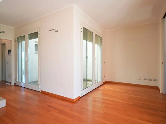 Casa con 6 locali in vendita in Via Gramsci, San Polo DEnza