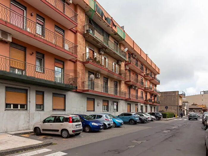 Appartamento con 6 locali in vendita in Via Macello, San Gregorio Di Catania