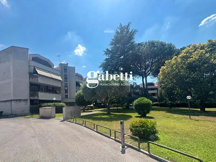 Appartamento quadrilocale in vendita in Via Roberto Lepetit, Roma