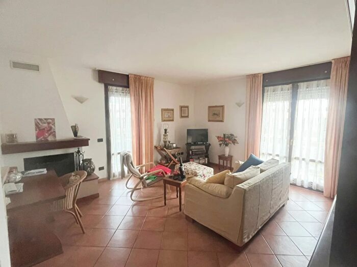 Casa con 7 locali in vendita in Forli