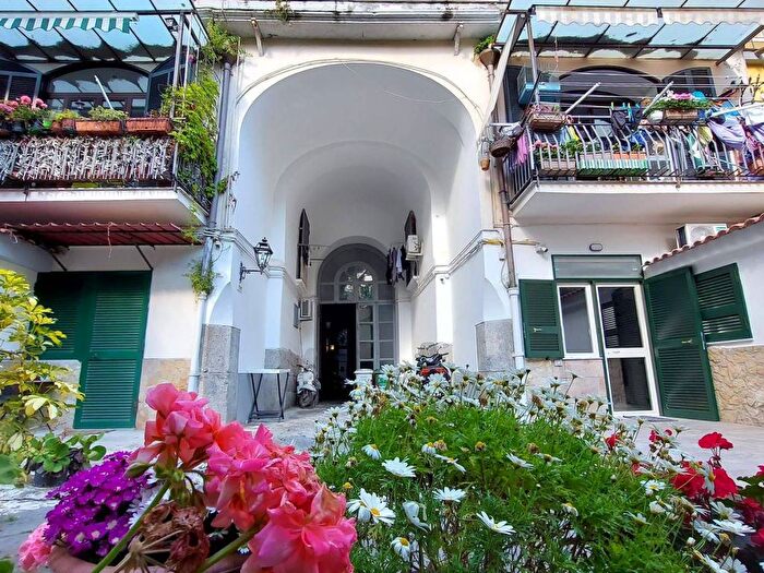 Appartamento bilocale in affitto in Via Giovanni Nicotera, Monte di Dio, Napoli