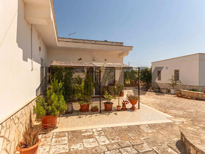 Casa quadrilocale in vendita in Contrada Abate Mauro, Cisternino