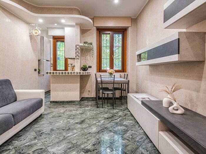 Appartamento bilocale in affitto in Via Eugenio Torelli Viollier, Maggiolina, Milano