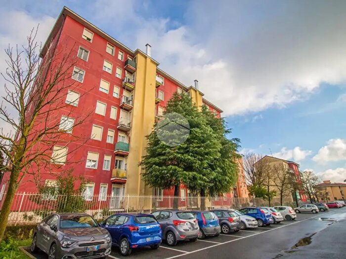 Appartamento bilocale in vendita in Via Volta, Garbagnate Milanese