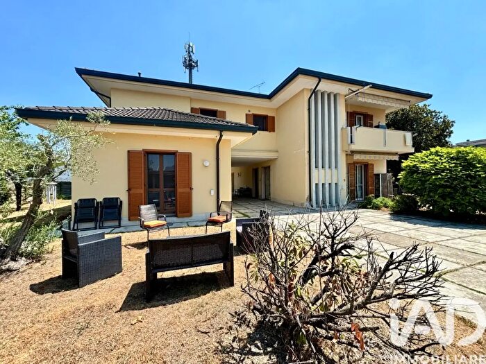 Casa con 11 locali in vendita in Via Montevecchio, Vigevano