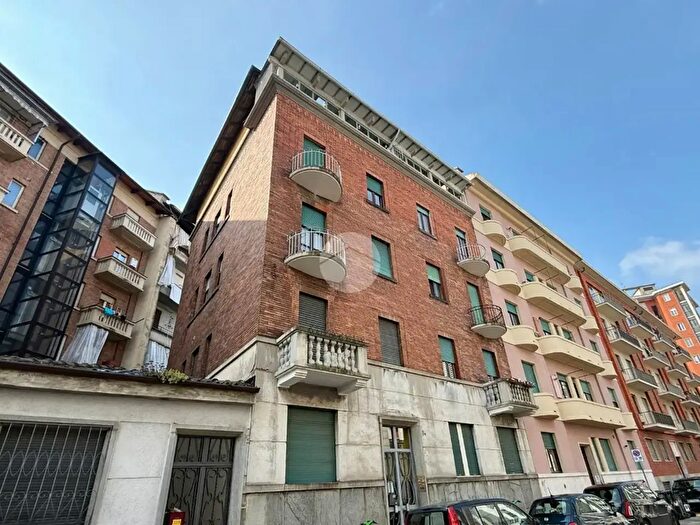 Appartamento trilocale in affitto in Via Andrea Vochieri, Torino