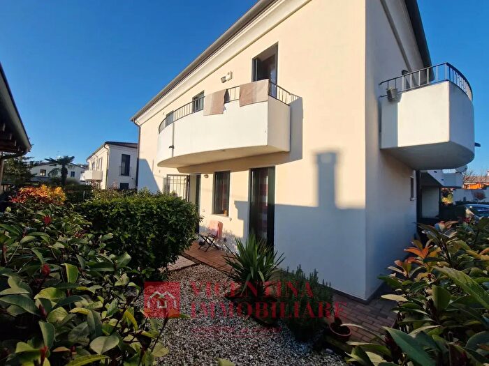 Appartamento trilocale in vendita in Via Francesco Petrarca, Barbarano Mossano