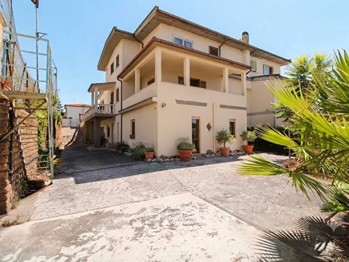 Appartamento quadrilocale in vendita in Viale Vittorio Alfieri, Anzio