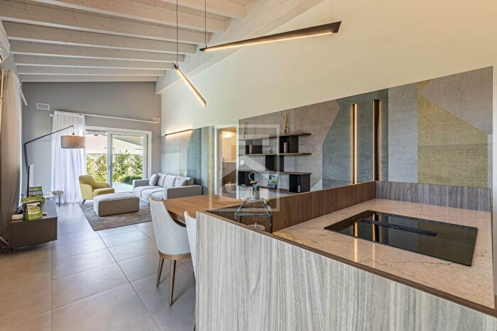 Appartamento trilocale in vendita in Via Monte Baldo, Desenzano Del Garda