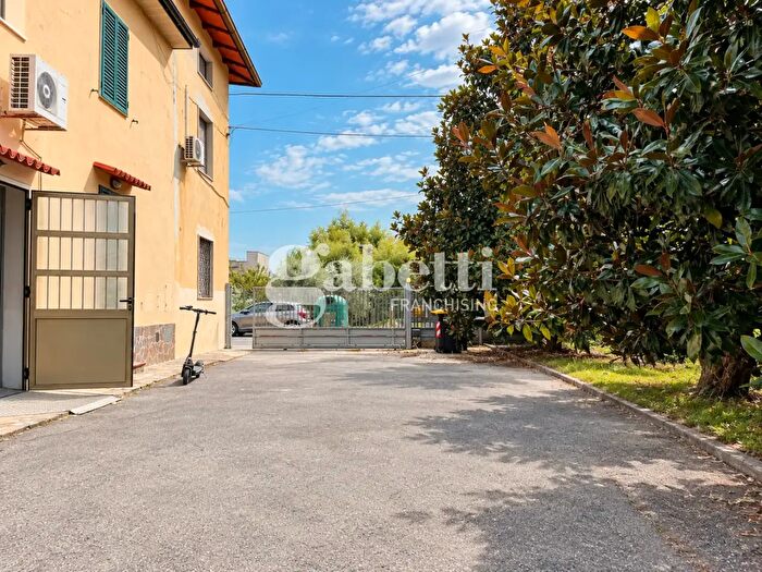 Appartamento con 5 locali in vendita in Via Giulio Braga, Prato