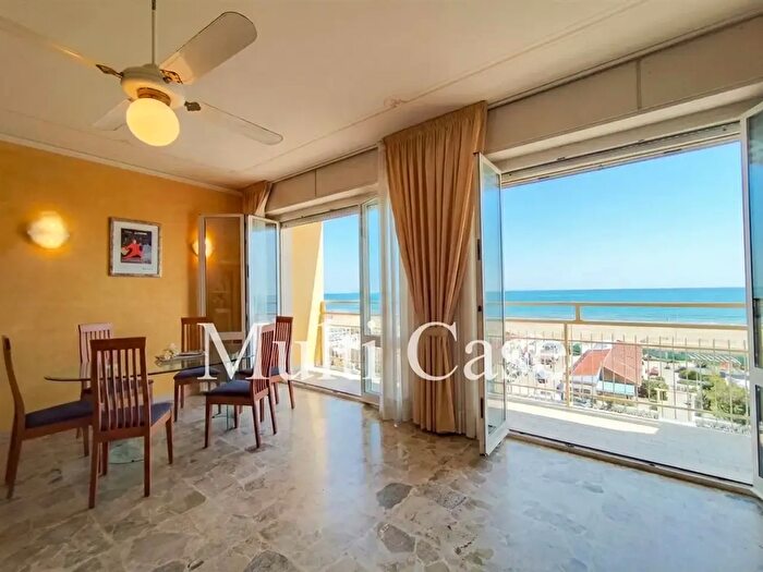 Appartamento con 7 locali in vendita in Via Ermenegildo Pistelli, Camaiore