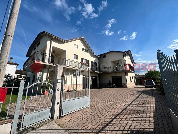 Casa con 7 locali in vendita in Via Beato Leopoldo, Spoleto