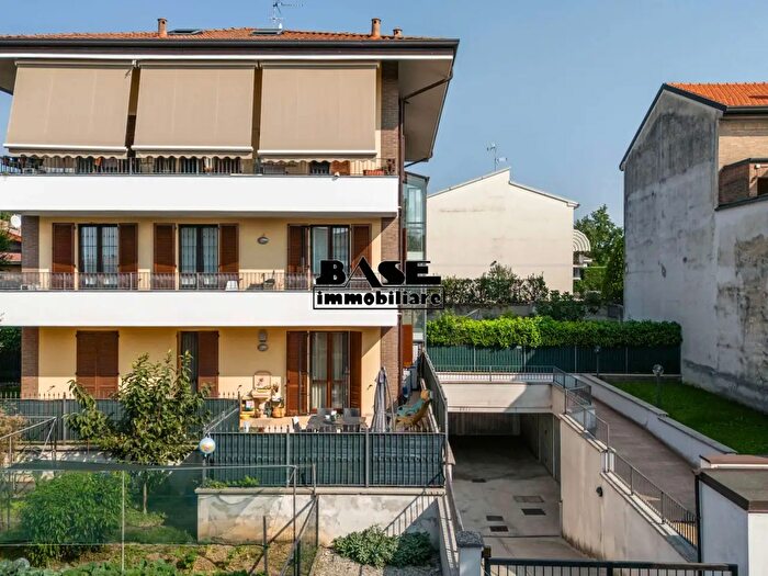 Appartamento trilocale in vendita in Via Montello, Cesano Maderno