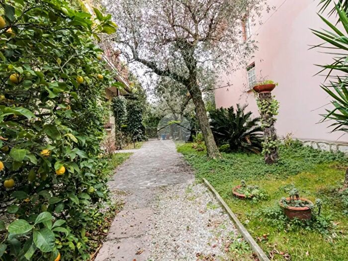 Appartamento trilocale in vendita in Via Giosuè Carducci, Toscolano Maderno