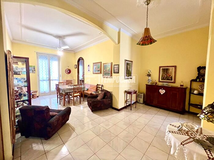 Appartamento trilocale in vendita in Via Mazzè, Torino