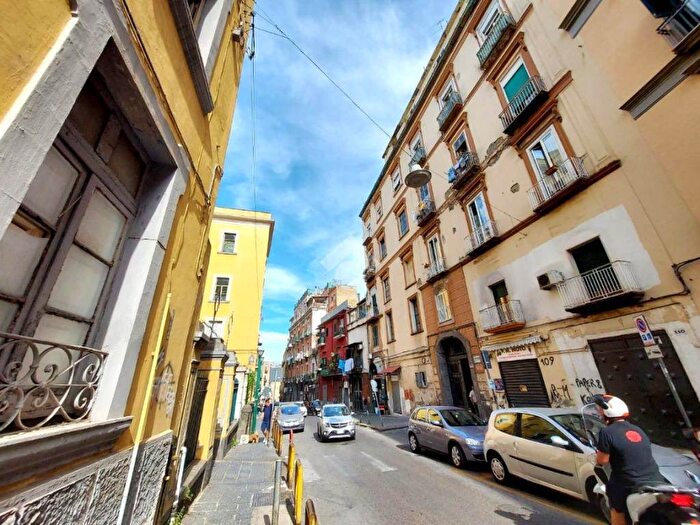 Appartamento trilocale in affitto in Via Matteo Renato Imbriani, Piazza Canneto Salvator Rosa, Napoli