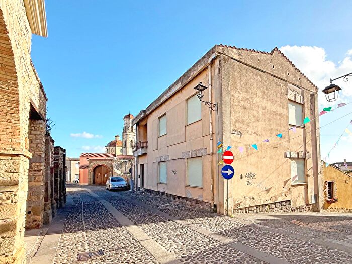 Casa con 6 locali in vendita in Sanluri