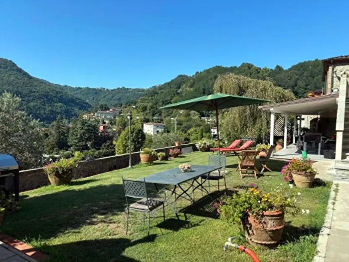 Casa con 6 locali in vendita in Bagni Di Lucca