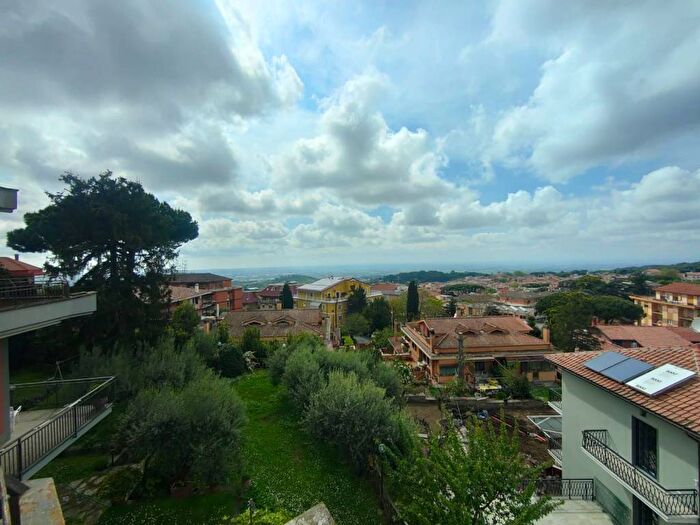 Casa trilocale in affitto in Via Catullo, Centro Storico, Albano Laziale