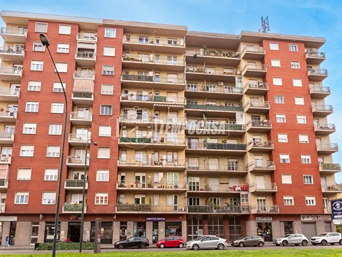 Appartamento trilocale in vendita in Via Andrea Sansovino, Torino