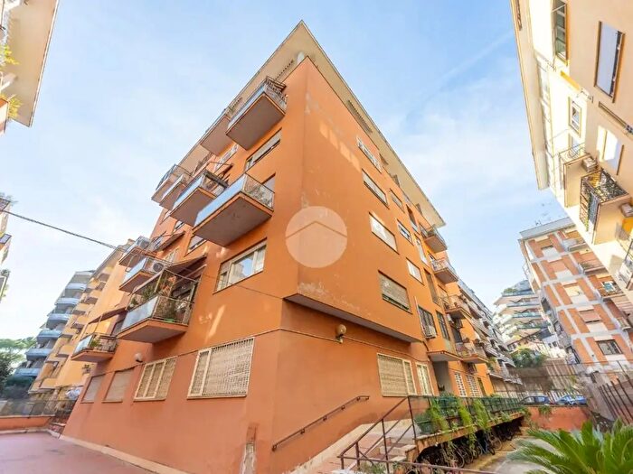 Appartamento bilocale in vendita in Via della Farnesina, Roma