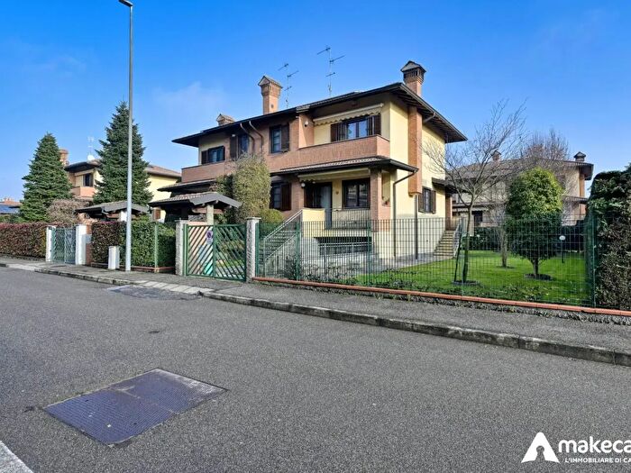 Casa quadrilocale in vendita in Via Galileo Galilei, Dresano