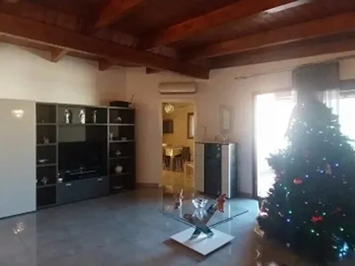 Appartamento con 5 locali in vendita in Via Palmiro Togliatti, Frignano