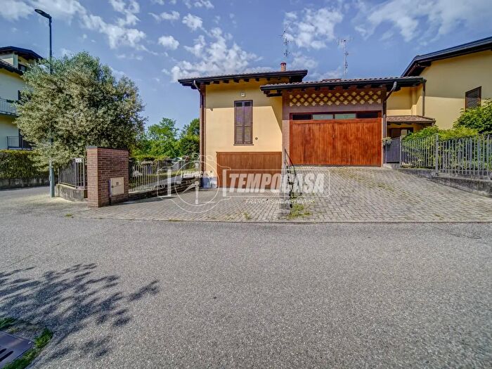 Casa trilocale in vendita in Via Bellini C, Buguggiate