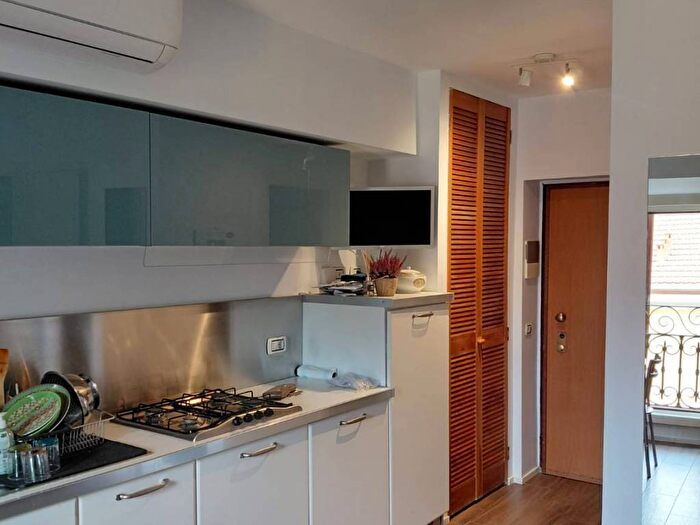 Appartamento trilocale in affitto in Viale Monte Nero, Porta Romana Medaglie d'Oro, Milano