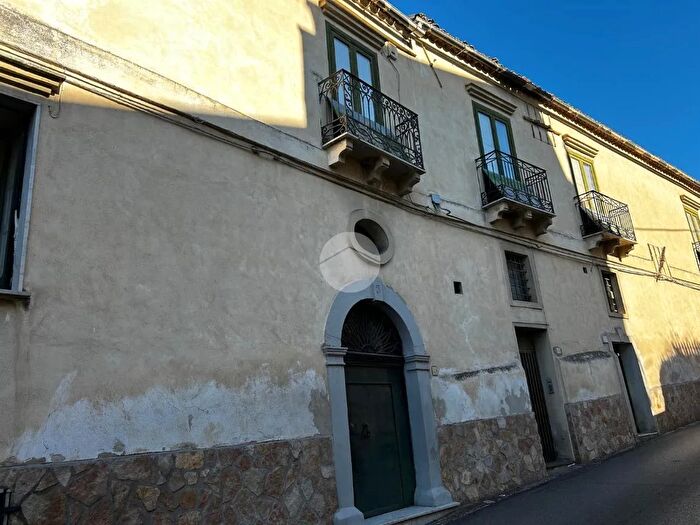 Casa con 6 locali in vendita in Via Moccone, Bisignano